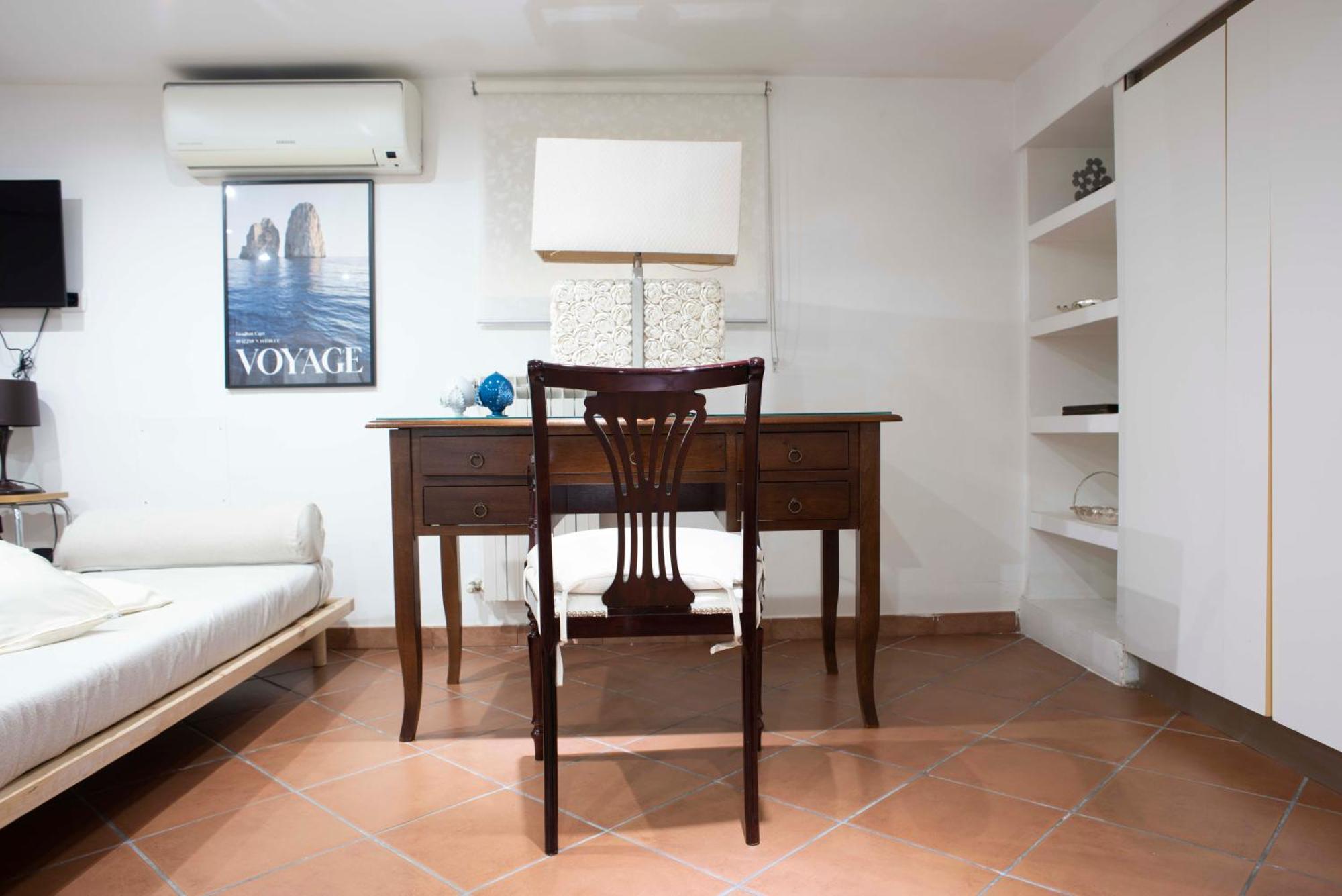 Vomerwood Loft - Charming And Spacious House In Vomero Apartment
