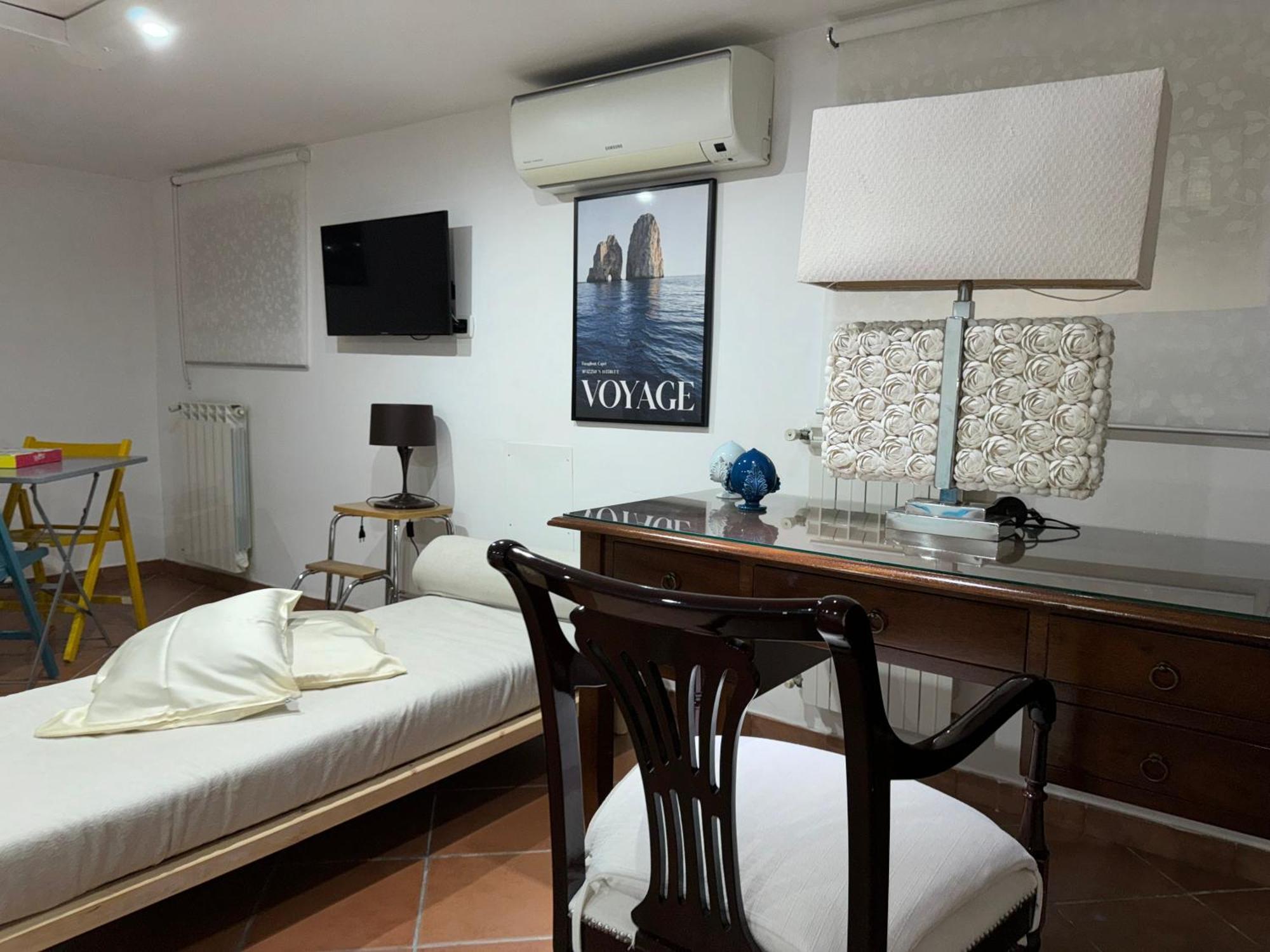 Apartment Vomerwood Loft - Charming And Spacious House In Vomero Naples
